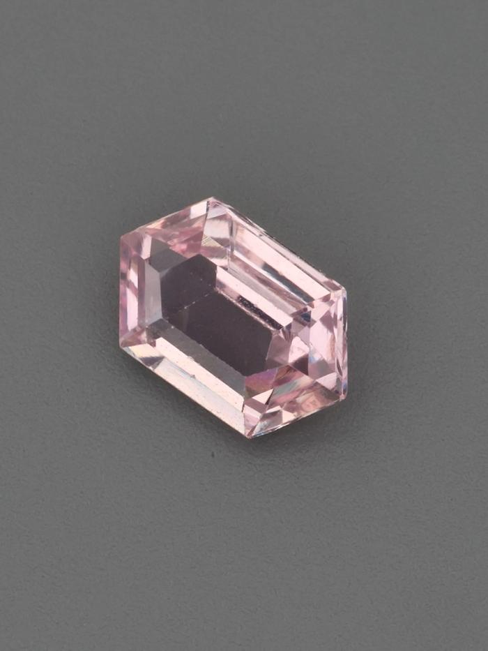 Nangi fine jewelry - pink gemstone in gold