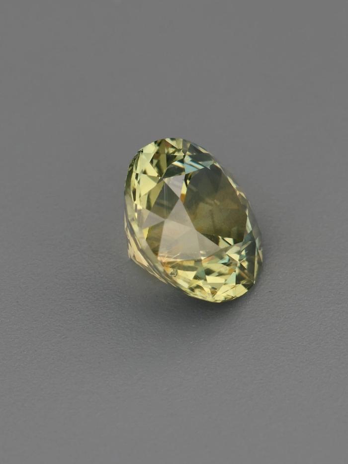 Nangi fine jewelry - yellow gemstone in gold