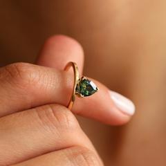 Nangi fine jewelry - green ring in yellow gold