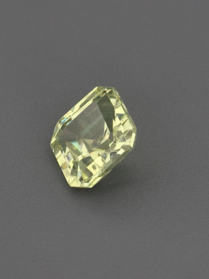Nangi fine jewelry - green gemstone in gold