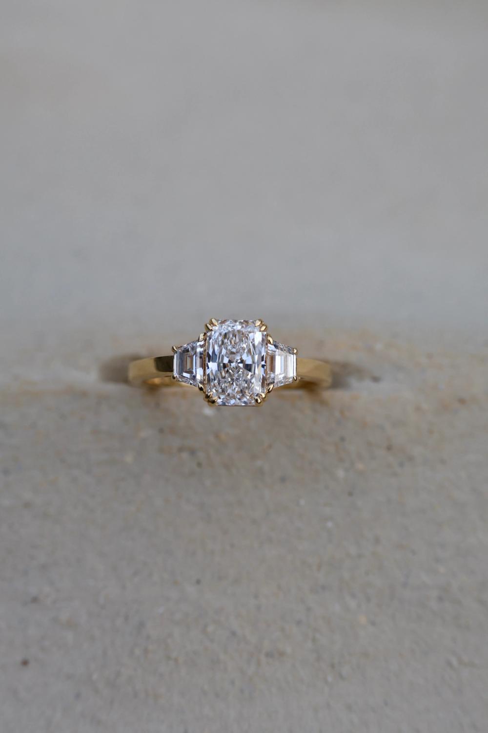 Nangi Lab-grown diamond engagement ring