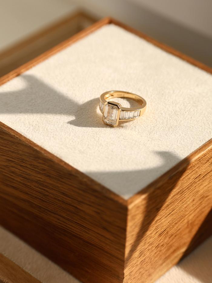 Nangi fine jewelry - white ring in gold
