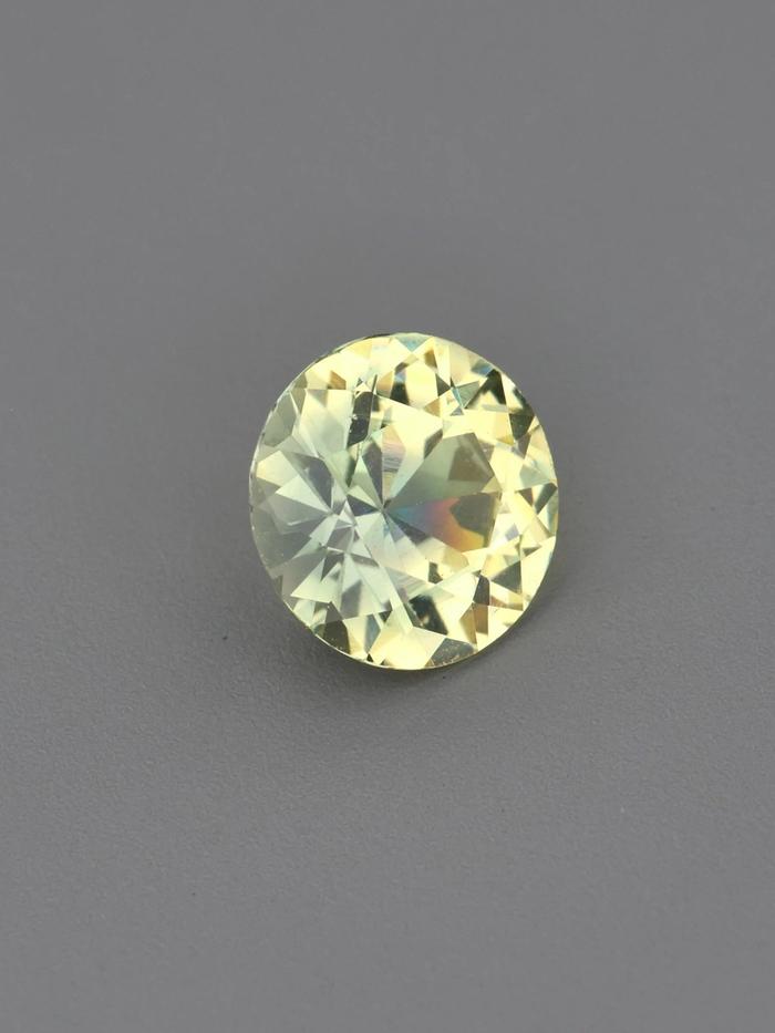Nangi fine jewelry - yellow gemstone in gold