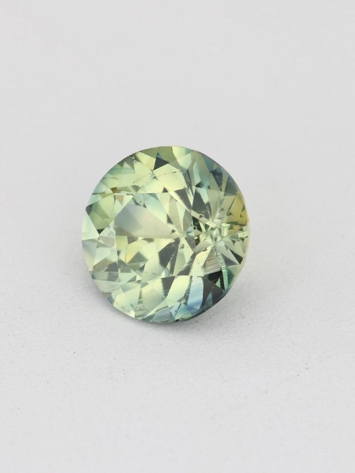 Nangi fine jewelry - green gemstone in gold