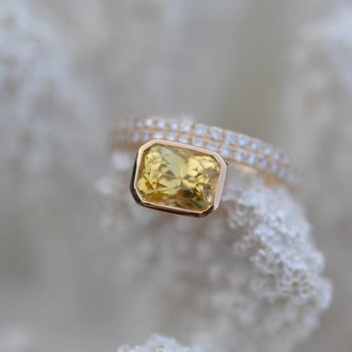 Nangi fine jewelry - yellow sapphire ring in yellow gold