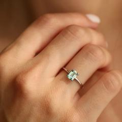 Nangi fine jewelry - green ring in white gold