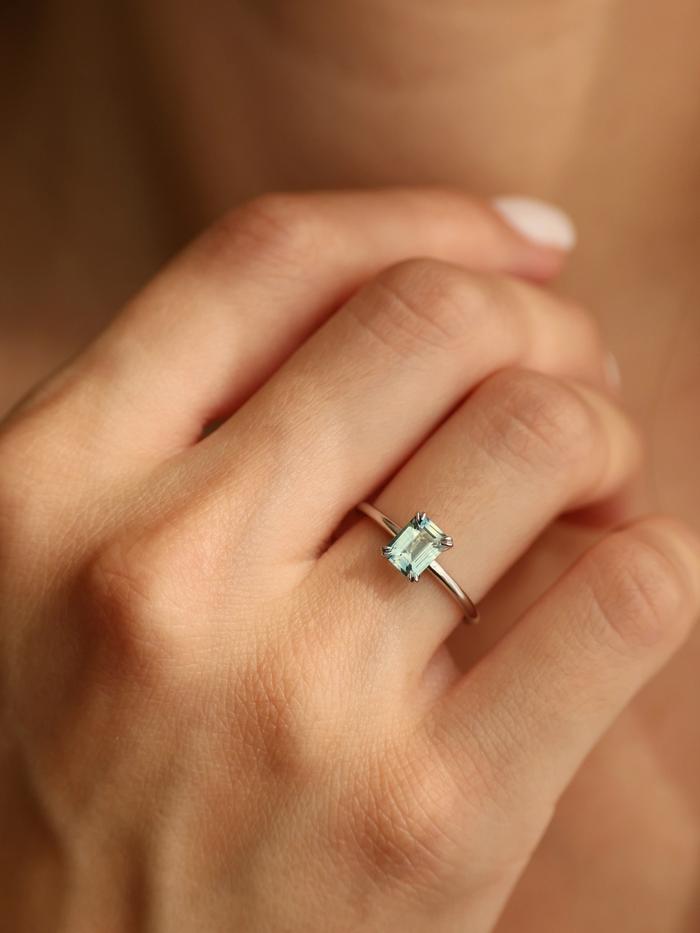 Nangi fine jewelry - green ring in white gold
