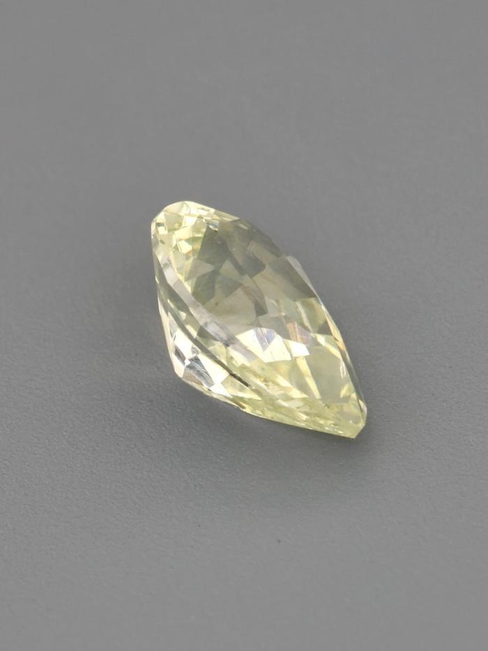 Nangi fine jewelry - yellow gemstone in gold