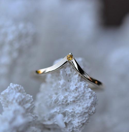 Nangi fine jewelry - yellow citrine ring in yellow gold