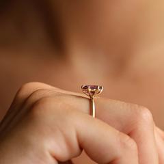 Nangi fine jewelry - purple ring in yellow gold