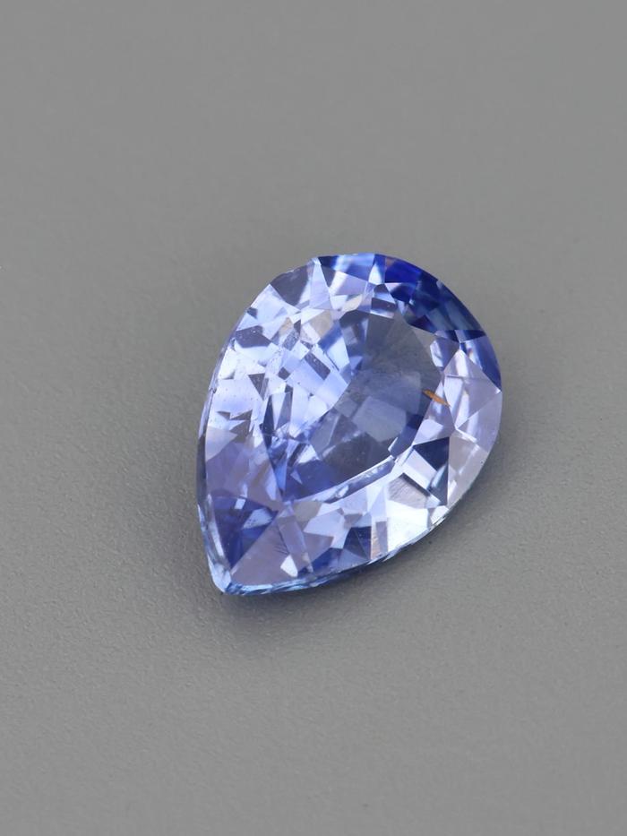 Nangi fine jewelry - blue sapphire gemstone in gold