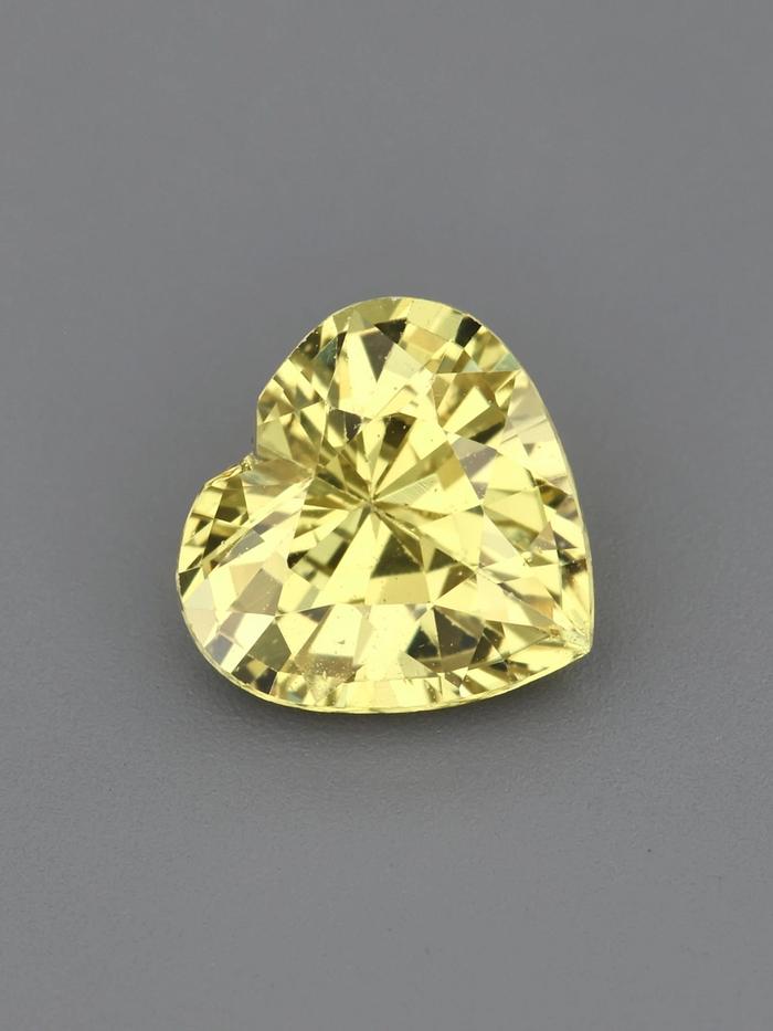 Nangi fine jewelry - yellow gemstone in gold