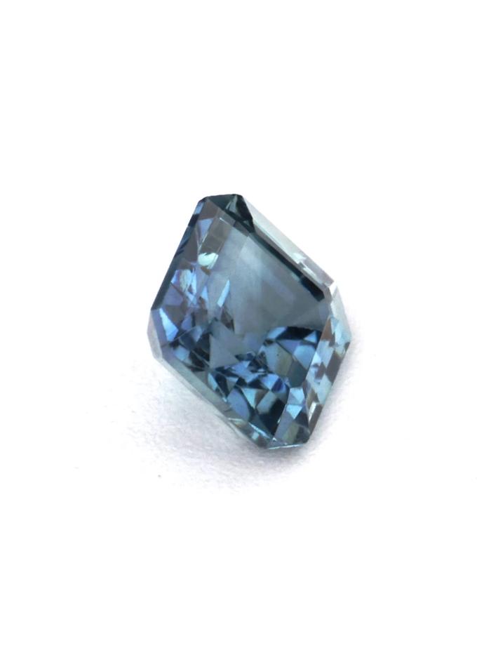 Nangi fine jewelry - blue gemstone in gold