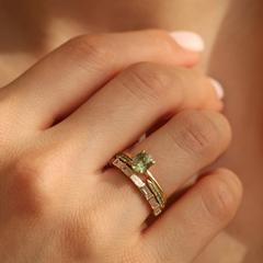 Nangi fine jewelry - green sapphire ring in yellow gold