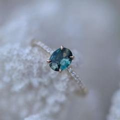 Nangi fine jewelry - green sapphire ring in yellow gold