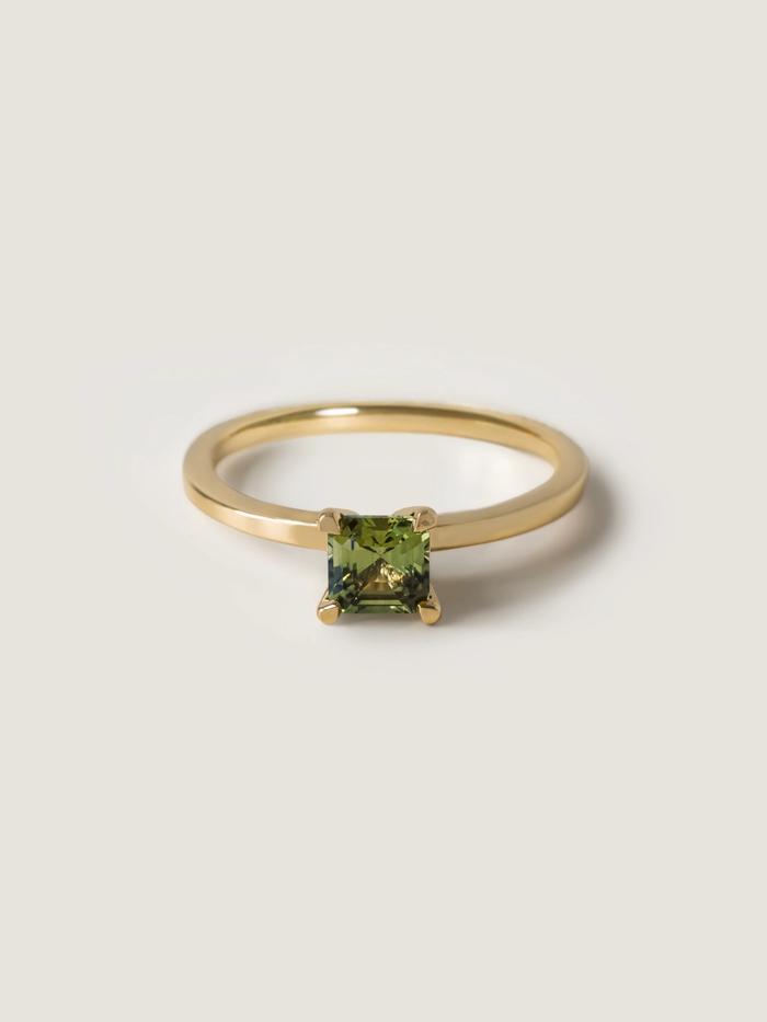 Nangi fine jewelry - green sapphire ring in yellow gold