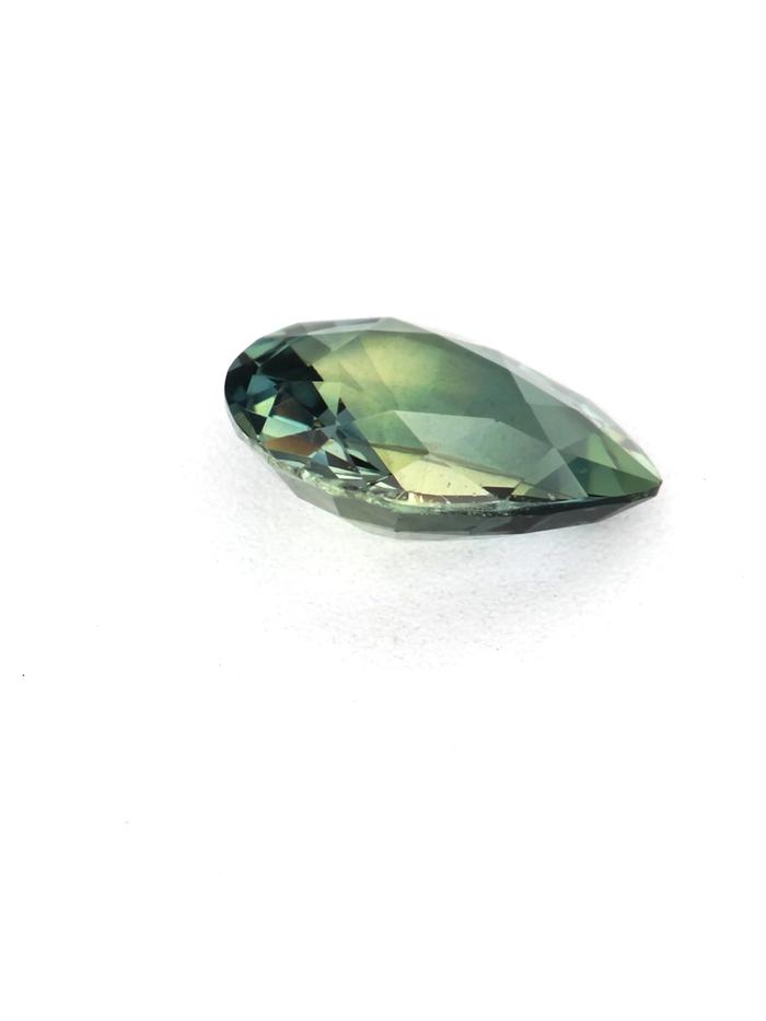 Nangi fine jewelry - green sapphire gemstone in gold