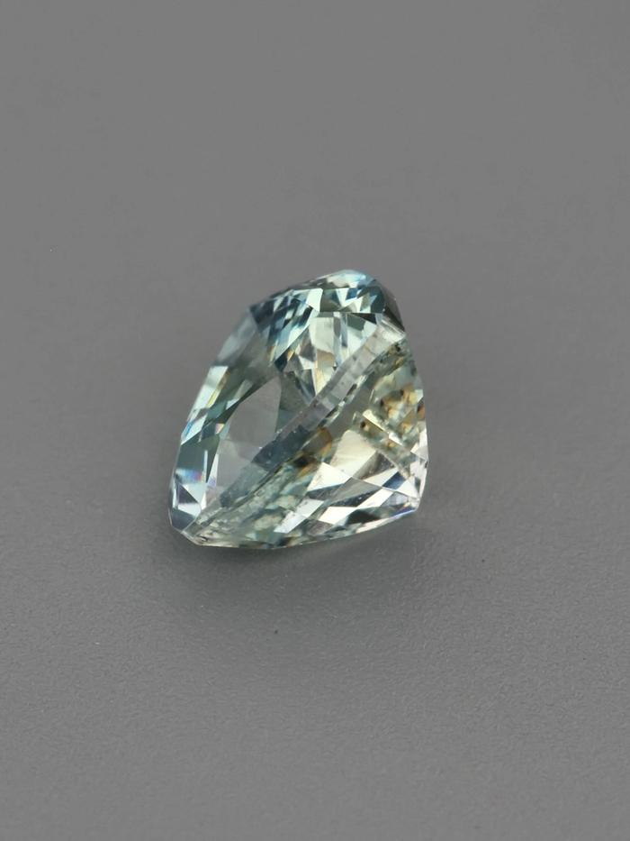 Nangi fine jewelry - green gemstone in gold
