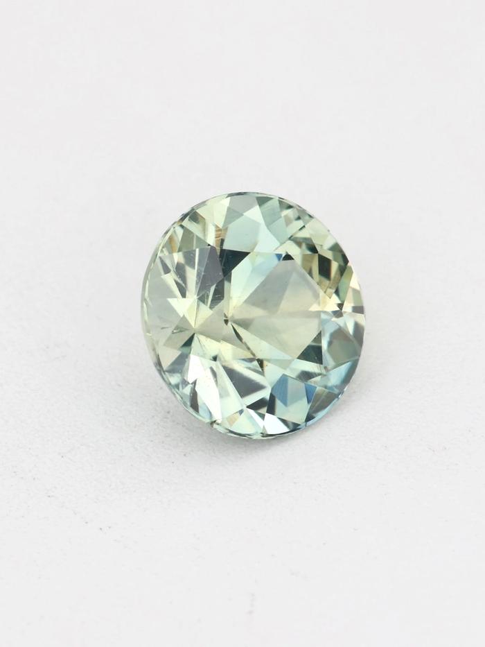 Nangi fine jewelry - green gemstone in gold