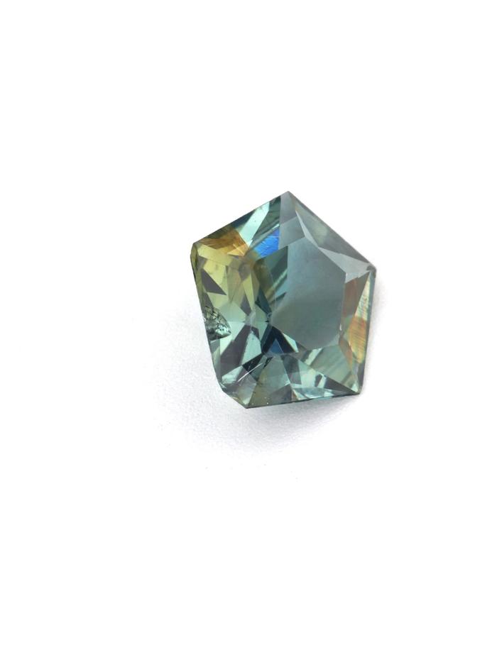 Nangi fine jewelry - green gemstone in gold