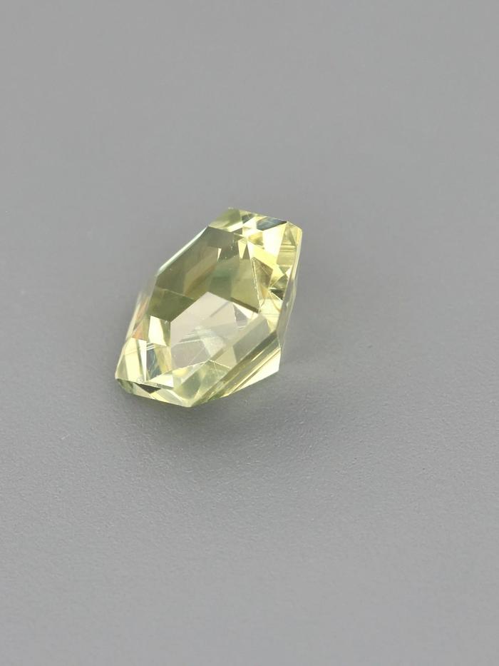 Nangi fine jewelry - yellow gemstone in gold