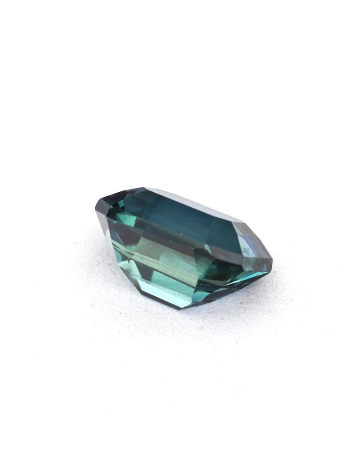 Nangi fine jewelry - blue sapphire gemstone in gold