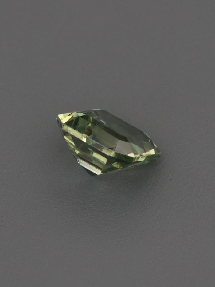 Nangi fine jewelry - green gemstone in gold