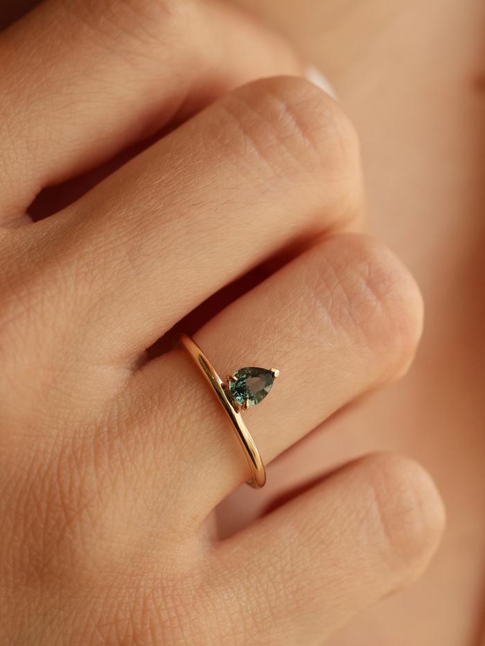Nangi fine jewelry - teal / Peacock ring in yellow gold