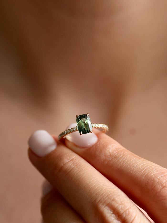 Nangi fine jewelry - green ring in yellow gold