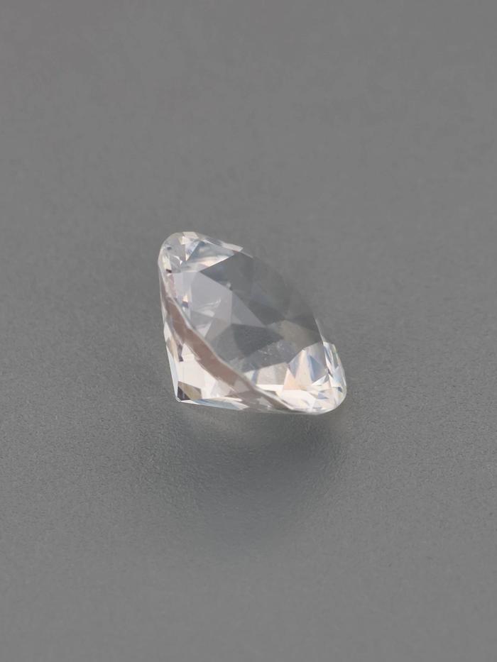 Nangi fine jewelry - white gemstone in gold