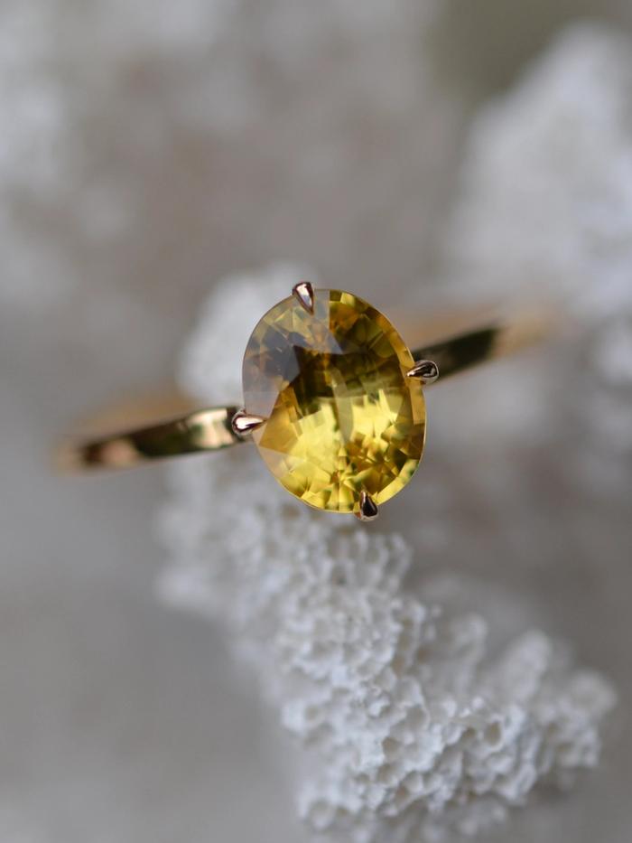 Nangi fine jewelry - yellow sapphire ring in yellow gold