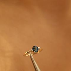 Nangi fine jewelry - blue ring in yellow gold