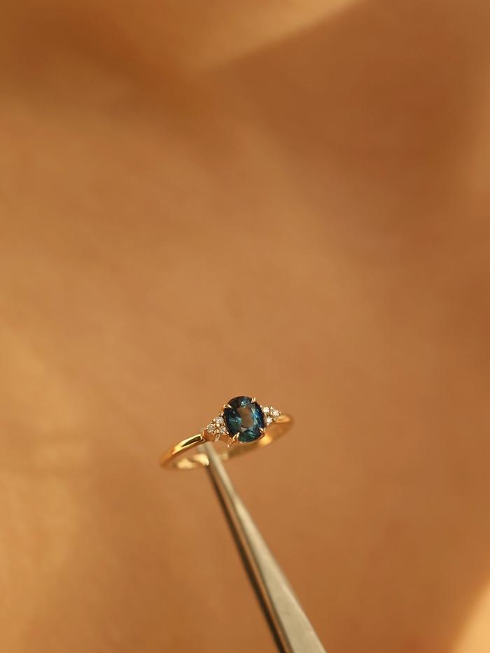 Nangi fine jewelry - blue ring in yellow gold
