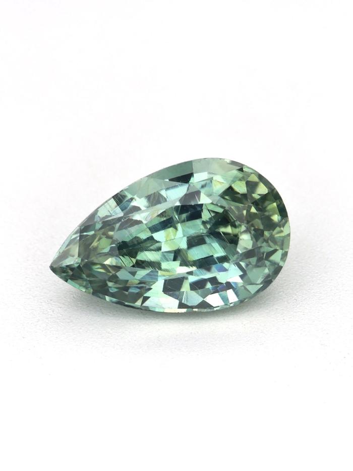 Nangi fine jewelry - green sapphire gemstone in gold