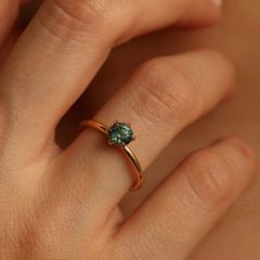Nangi fine jewelry - green sapphire ring in yellow gold