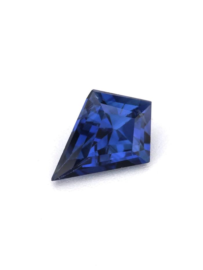 Nangi fine jewelry - blue gemstone in gold
