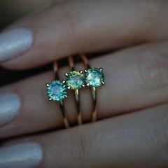 Nangi fine jewelry - green sapphire ring in yellow gold