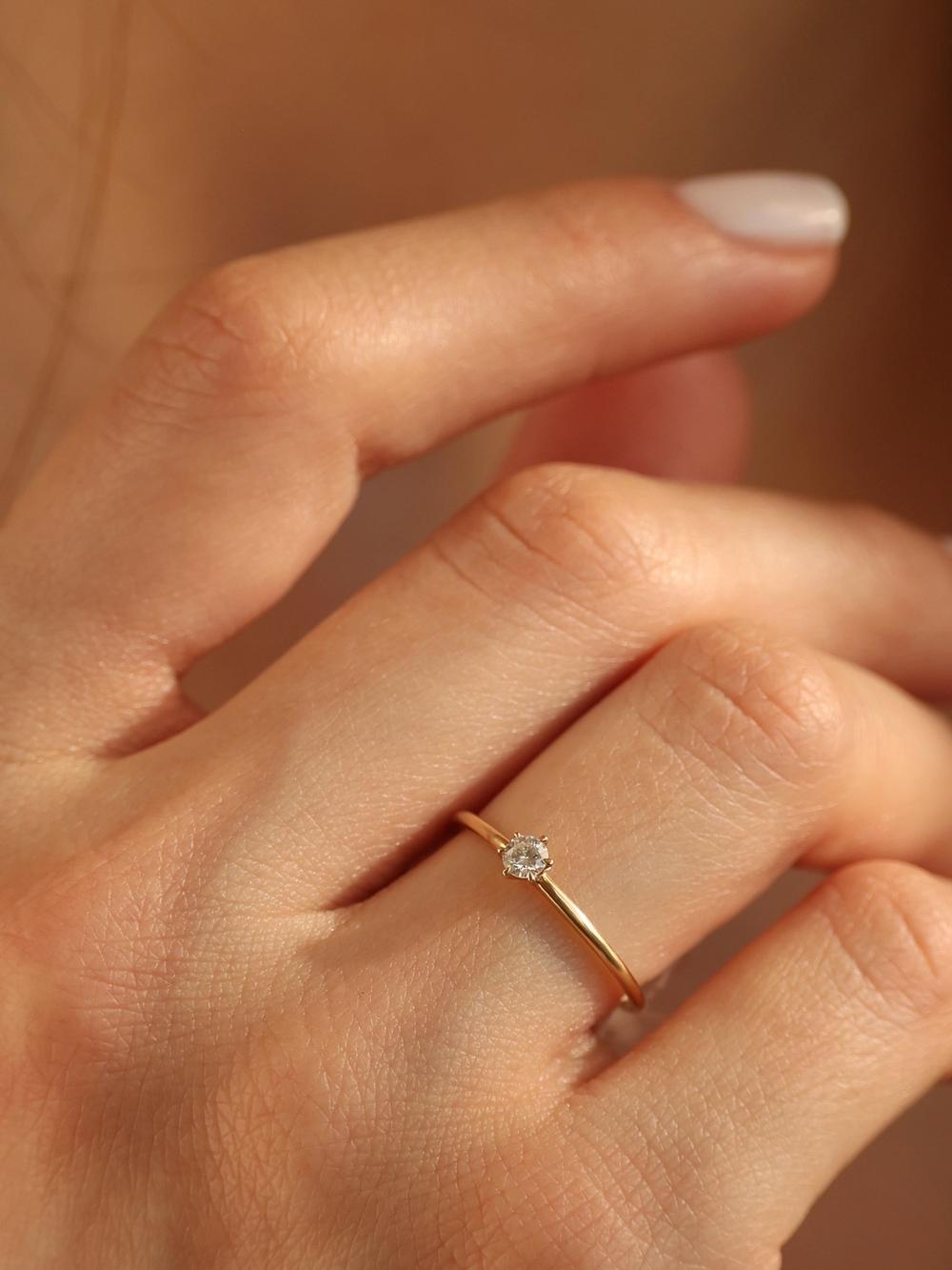 Swan Diamond Ring – 0.10 Carat