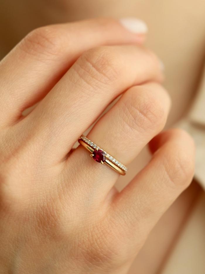 Nangi fine jewelry - red ring in yellow gold