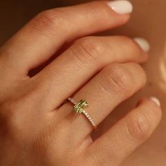 Nangi fine jewelry - green sapphire ring in yellow gold