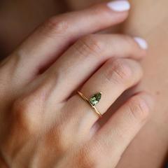 Nangi fine jewelry - green tourmaline ring in yellow gold
