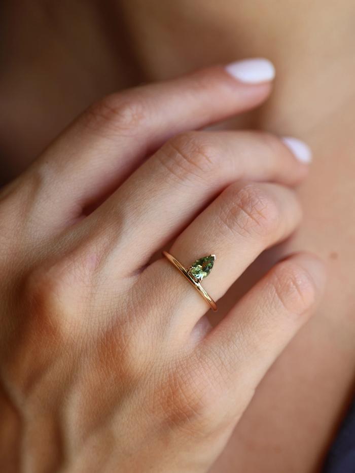 Nangi fine jewelry - green tourmaline ring in yellow gold