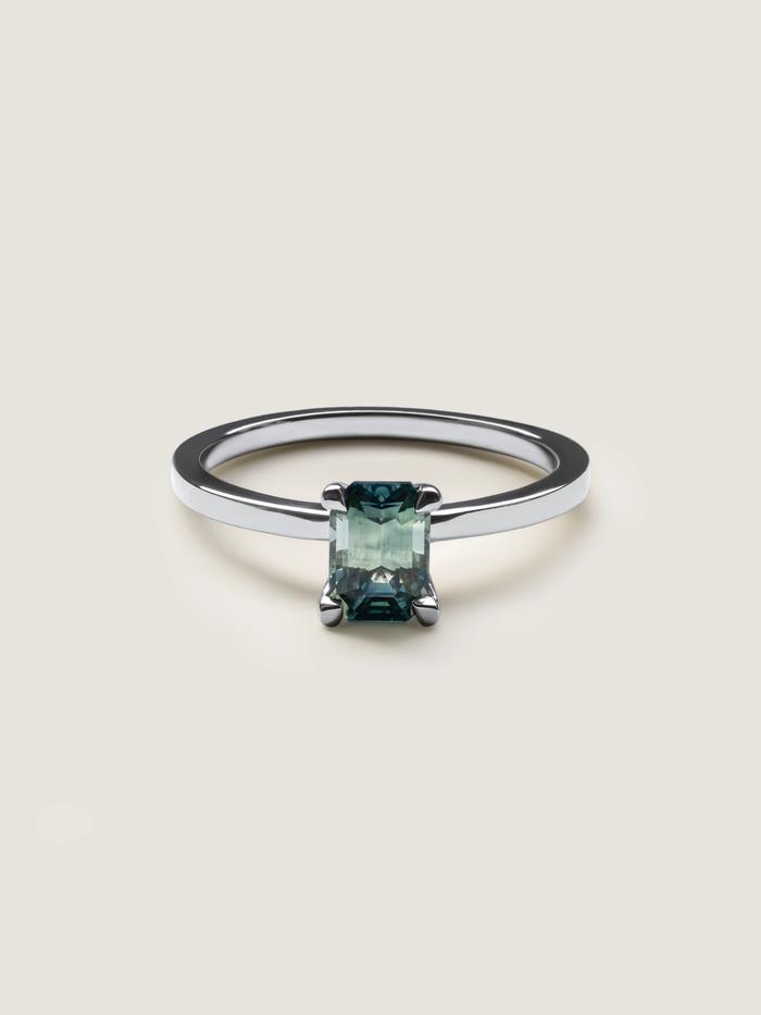 Nangi fine jewelry - green sapphire ring in white gold