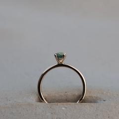 Nangi fine jewelry - green ring in yellow gold