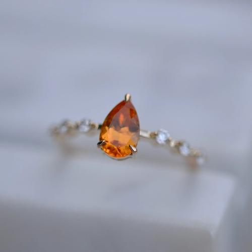 Nangi fine jewelry - orange garnet ring in yellow gold