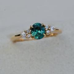 Nangi fine jewelry - teal / Peacock sapphire ring in yellow gold