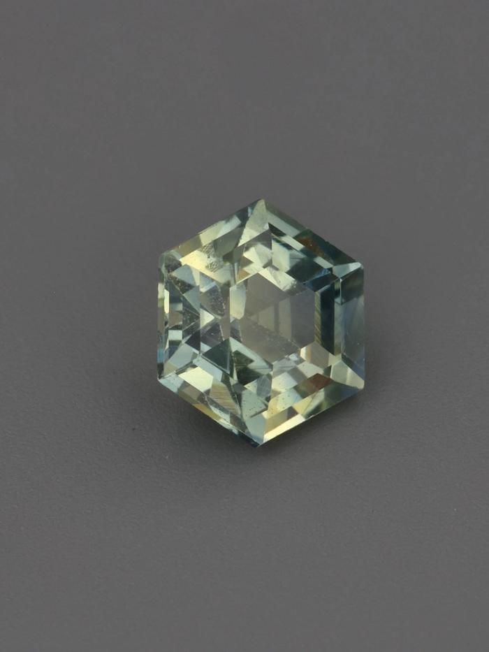 Nangi fine jewelry - green gemstone in gold