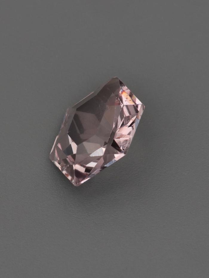 Nangi fine jewelry - pink gemstone in gold