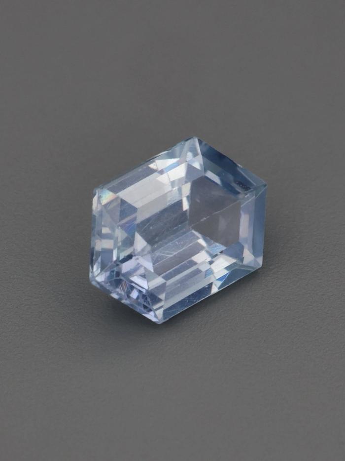Nangi fine jewelry - blue gemstone in gold