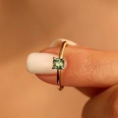 Nangi fine jewelry - green sapphire ring in yellow gold